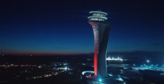 3. Havalimanının Kulesi Işık Saçtı