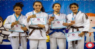 Kağıtspor, Türkiye Minikler Judo Şampiyonasında Zirvede