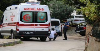 Kadıköyde Bir Apartmanın Bahçesinde Erkek Cesedi Bulundu