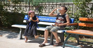 Kuran Kursu Öğrencilerine Simit Ve Ayran