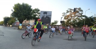 30 Ağustos Coşkusuna Pedallarda Eşlik Ettiler