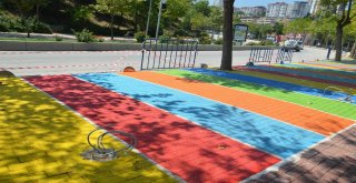 Milli Egemenlik Parkı Gökkuşağı Renklerine Bezeniyor