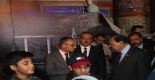 Pakistan Cumhurbaşkanı Hüseyin, Mevlana Hazretlerinin Türbesini Ziyaret Etti