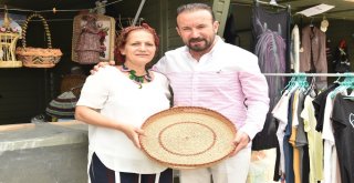 Başkan Doğan Sanat Tepesindeki İzmek Stantlarını Gezdi