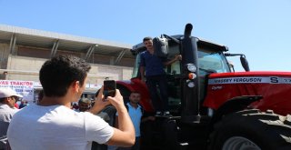 Devasa Traktör Fuarın İlgi Odağı Oldu