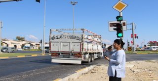 Sivil Polislerin Trafik Lambalarında Hatalı Sürücü Nöbeti