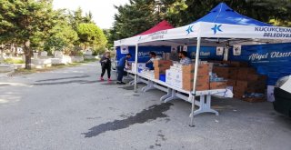 Küçükçekmecedeki Kabristanlara Ziyaretçi Akını