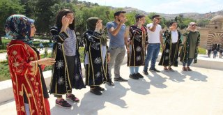 İşitme Engelli Genç Kızın Klip Hayalini İşaret Dili İle Gerçekleştirdiler