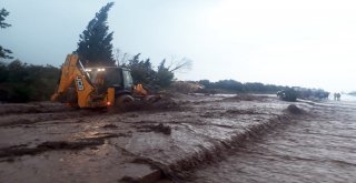 Büyükşehir Sel Felaketine Anında Müdahale Etti