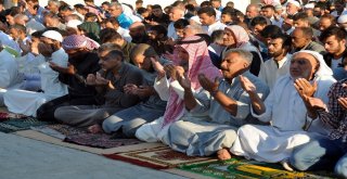 Çadır Kentte Bayram Namazı