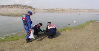 Aksarayda Kaybolan 3 Kişinin Terlikleri Baraj Kıyısında Bulundu