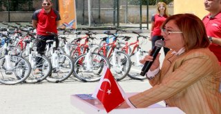 Şahin, Okul Birincilerini Bisikletle Ödüllendirdi