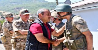 Vali Sonel, Terörle Mücadelede Nöbetteki  Kahramanlarla Bayramlaştı