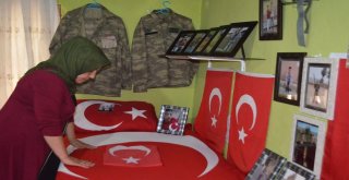 Şehit Annesi Oğlunun Tüm Hatıralarını Bir Odada Muhafaza Ediyor