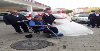 Gelin Ve Damattan Örnek Davranış