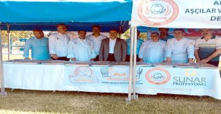 Adanalı Aşçılar Demokrasi Nöbetinde Helva Dağıttı