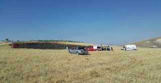 Adıyamanın Besni İlçesinde Eğitim Uçağı Düştü. İlk Belirlemelere Göre Uçağın Pilotunun Öldüğü Belirlendi. Bölgeye Çok Sayıda Kurtarma Ekibi Sevk Edildi.