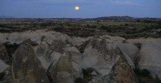 Kapadokyada Kanlı Ay Tutulması Başladı