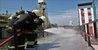 Kadın İtfaiyecilerden Aksiyon Filmlerini Aratmayan Tatbikat