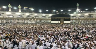 Müslümanlar Kabeye Akın Etti