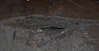 Kadıköyde Yol Çöktü