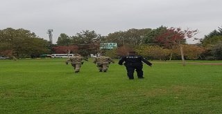 Gaziantepte Birliğinden Firar Eden Asker, Yanında Götürdüğü G3 Piyade Tüfeği İle Girdiği Bir Alış Veriş Merkezinde, Mağaza Çalışanlarını Esir Aldı. Bölgeye Çok Sayıda Asker Ve Polis Sevk Edildi.