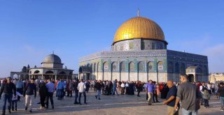 Mescid-İ Aksada Binlerce Filistinli Bayram Namazı Kıldı