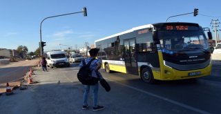 Yaşlı Adam Kendisine Çarpan Ambulansla Hastaneye Kaldırıldı