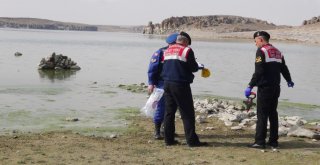 Aksarayda Kaybolan 3 Kişinin Terlikleri Baraj Kıyısında Bulundu