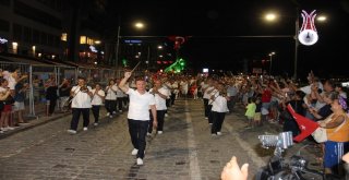 İzmirde Haluk Levent Rüzgarı Esti