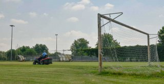 Futbol sahalarında temizlik ve bakım