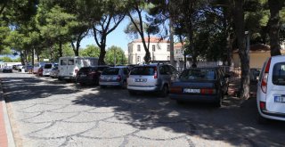 Burhaniyede Okul Bahçeleri Otoparka Açıldı