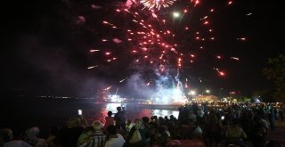 Kocaelide Balıkçılar Havai Fişeklerle Vira Bismillah Dedi