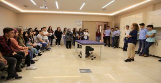 Üniversite Atmosferi Motive Etti