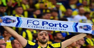 Şampiyonlar Ligi: Fenerbahçe: 0 - Benfica: 0 (Maç Devam Ediyor)