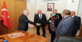 Muhtarlardan Vali Kamçıya Ziyaret