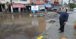 Aşırı Yağışlar Su Baskınlarına Yol Açtı