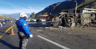 Ekvadorda Otobüs Kazası: 23 Ölü, 14 Yaralı