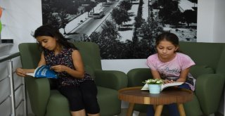 Yeşilyurtta 24 Saat Boyunca Kitap Okuma Ve Ders Çalışma İmkanı