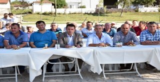 Başkan Sarıkurttan Sarılar Mahallesine Teşekkür Plaketi