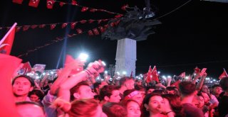 İzmirde Haluk Levent Rüzgarı Esti