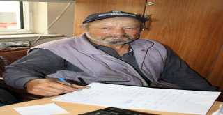 61 Yaşındaki Adam, Yolda Bulduğu Parayı Sahibine Teslim Etti