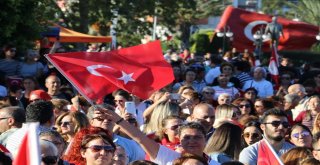 Binlerce Kadın Aynı Anda İstiklal Marşı Ve Andımızı Okudu