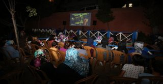 Eyüpsultanda Açıkhavada Sinema Keyfi