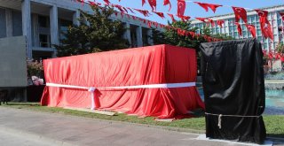 15 Temmuzun Yıl Dönümünde İbb Türk Bayraklarıyla Donatıldı