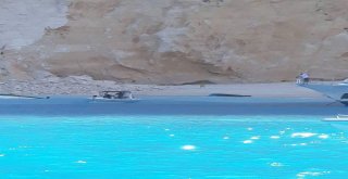 Yunanistanda Plaj Çöktü