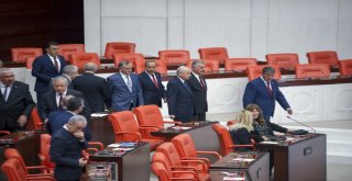 27. Dönemde Görev Yapacak Milletvekilleri Tbmm Genel Kurulunda Ant İçiyor. İyi Parti Ankara Milletvekili Durmuş Yılmaz, En Yaşlı Milletvekili Sıfatıyla Geçici Olarak Meclise Başkanlık Ediyor. İlk Olar