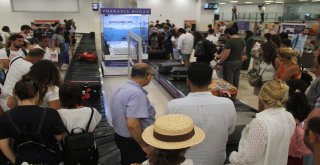 Atatürk Havalimanında Son Gün Yoğunluğu