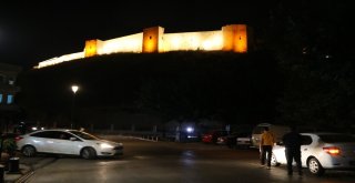 Işıl Işıl Kale Manzarasında Kebap Keyfi