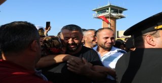 Şehit Yeğeninin Tabutuna Böyle Koştu